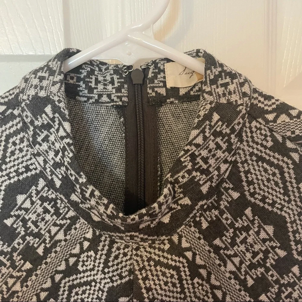 High-Neck Geometric Pattern Dress - Picture 3 of 7